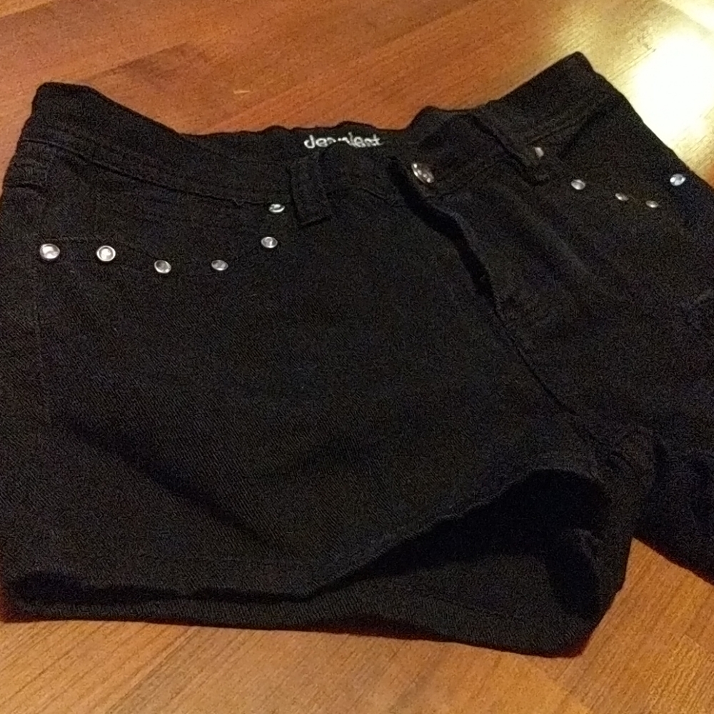 Shorts - Picture 2 of 4